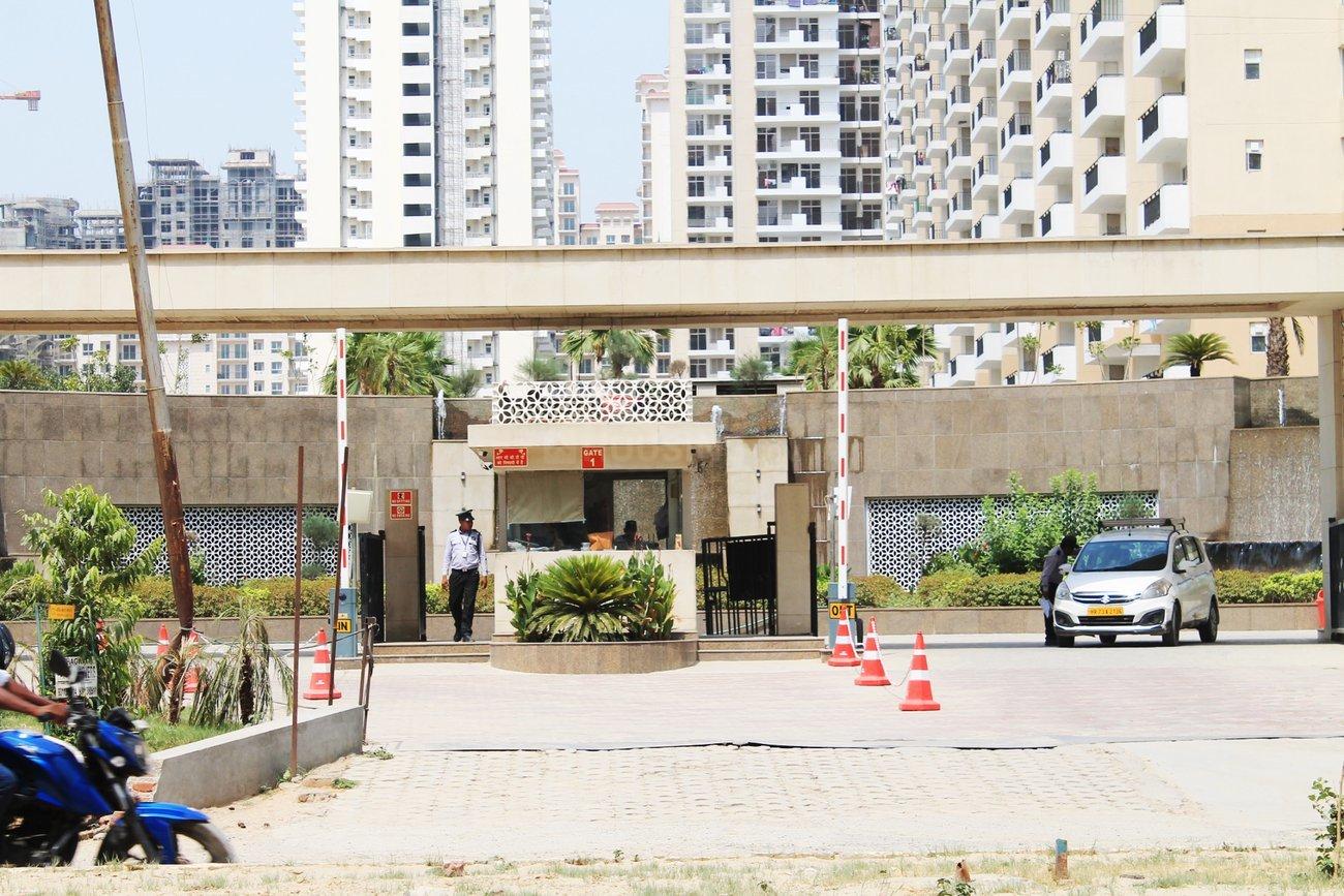 4 Bhk + servant apartment available for sale in Nirala Aspire  in Sector-16 Noida Extension — photo 1