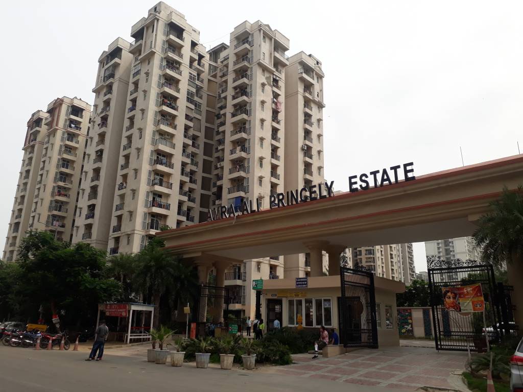 3 bhk + Study  Apartment available for sale in Amrapali Princely Estate in Sector-76 Noida — photo 1