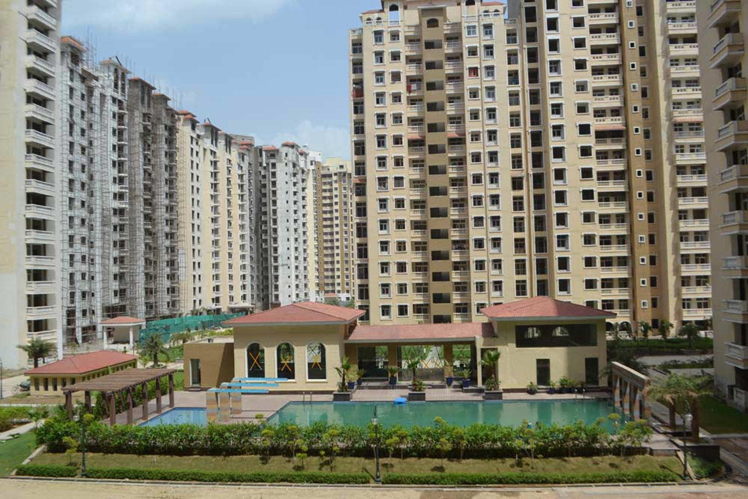 2 bhk + study Apartment available for sale in Amrapali Silicon City in Sector-76 Noida — photo 1