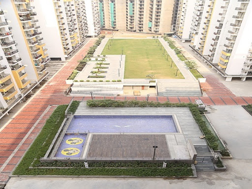 4 bhk + Servant Apartment available for sale in Panchsheel Green