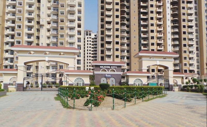 4 bhk + servant Apartment available for sale in Amrapali Siliconcity