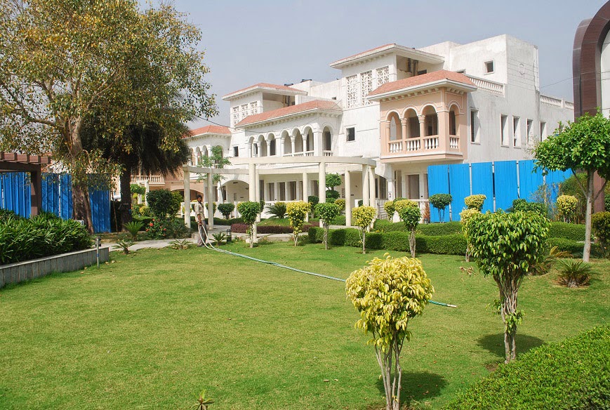 4 bhk + servant + 1 Room Expendable Independent House available for sale in Amrapali Leisure Valley Villa